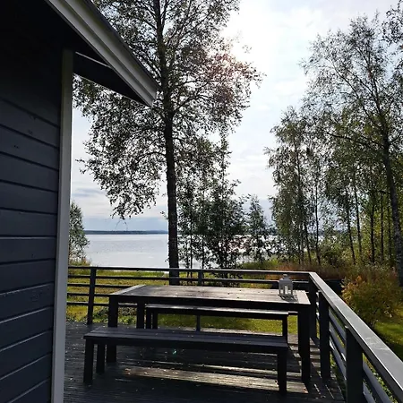 Kuikkaniemen Rantamoekki Chalé *